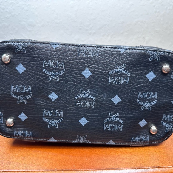 MCM VISETOS TOTE BLACK BAG/CHARM LOGO - Picture 5 of 13